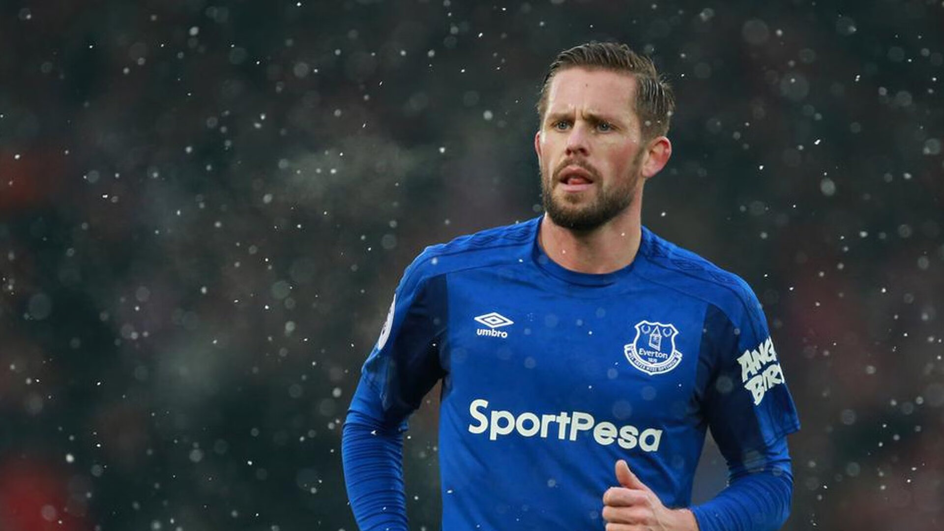 梅西第七次捧起金球奖 刷新足坛历史纪录