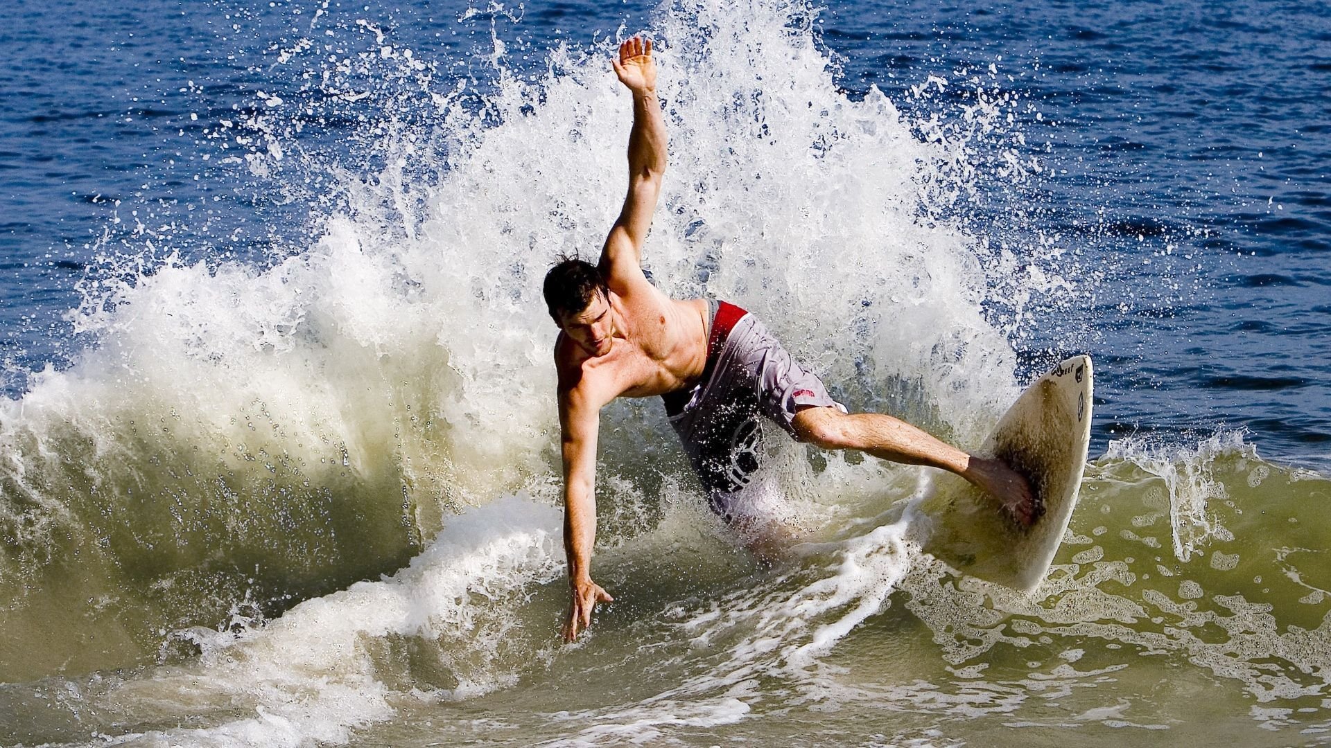 雪橇世界杯激战正酣，德国名将豪取三连冠，中国队创历史最佳战绩